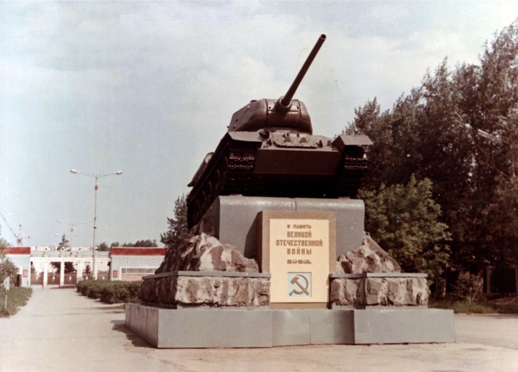 2 УВЗ танк проходная НВ-24955-24.jpg