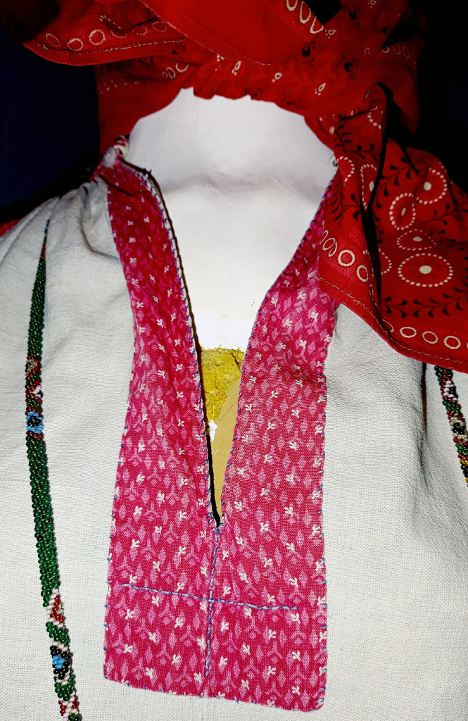 Фото-4.-Фрагмент-рубахи-Покосница-Передняя-часть-полочки.jpg Фото-4.-Фрагмент-рубахи-Покосница-Передняя-часть-полочки.jpg