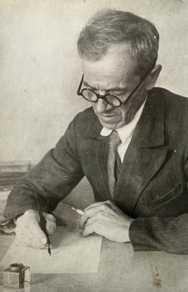 2. А.П. Бондин за работой 1930 г..jpg