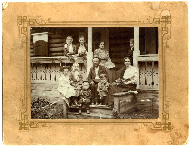 03_Шорины,-Сахаровы,-Меньшиковы-на--даче-у-Железковых,-1906-г.png 03_Шорины,-Сахаровы,-Меньшиковы-на--даче-у-Железковых,-1906-г.png