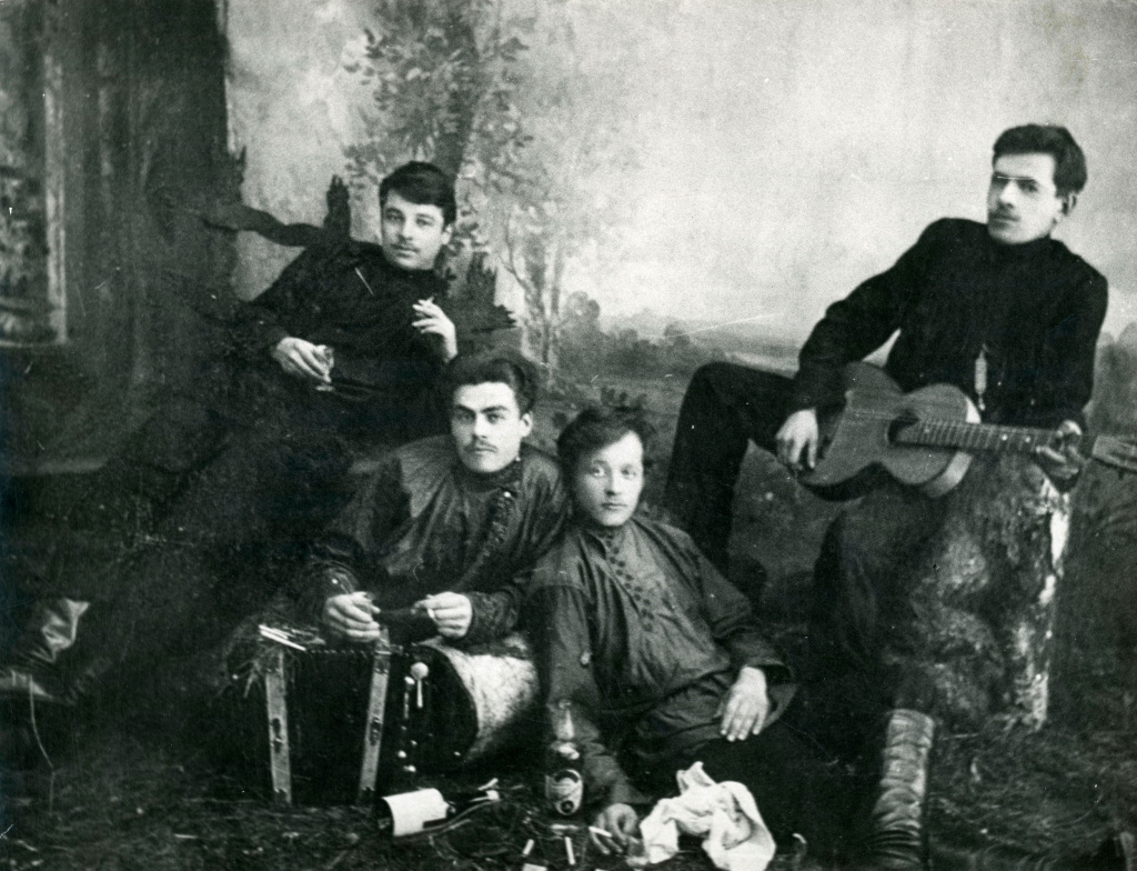 4.-ФТМ-7134-026-А.-П.-Бондин-с-друзьями.-1900-е-гг.jpg
