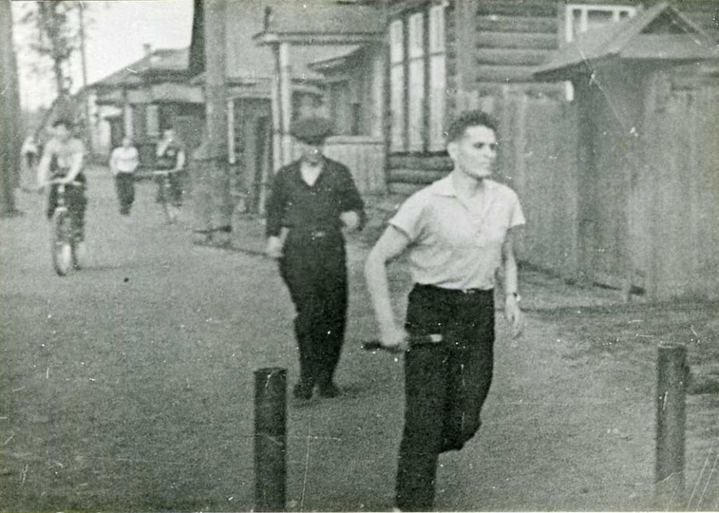 24 ФНВ-2832-37. Эстафета на приз газеты Комсомольская правда. 1943 г..jpg 24 ФНВ-2832-37. Эстафета на приз газеты Комсомольская правда. 1943 г..jpg