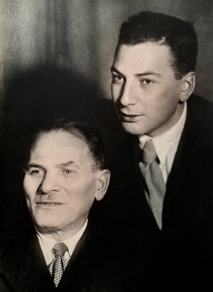 5. Вилкомир с отцом. 1934 г.jpg