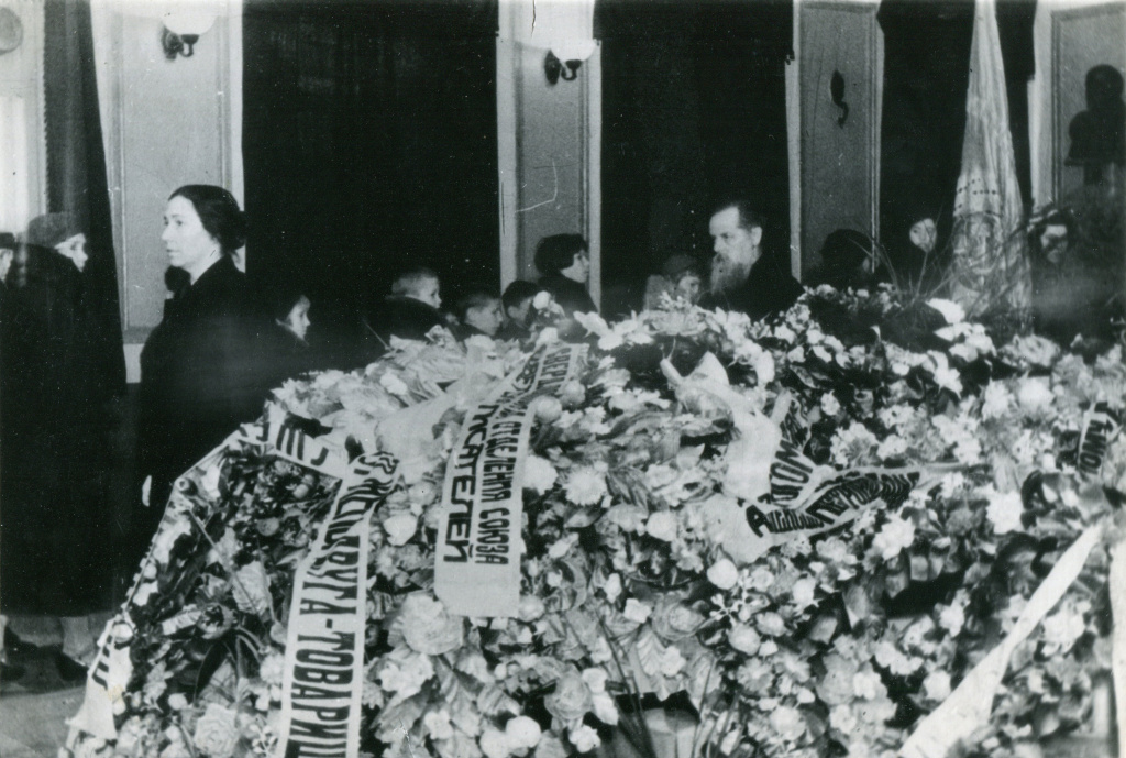 3.-ФНВ-1698--10.11.1939-г.-П.П.-Бажов-на-похоронах-у-А.П.jpg 3.-ФНВ-1698--10.11.1939-г.-П.П.-Бажов-на-похоронах-у-А.П.jpg