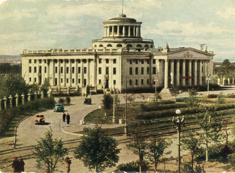 Площадь и Дворец культуры металлургов. Открытка 1965 г..jpg