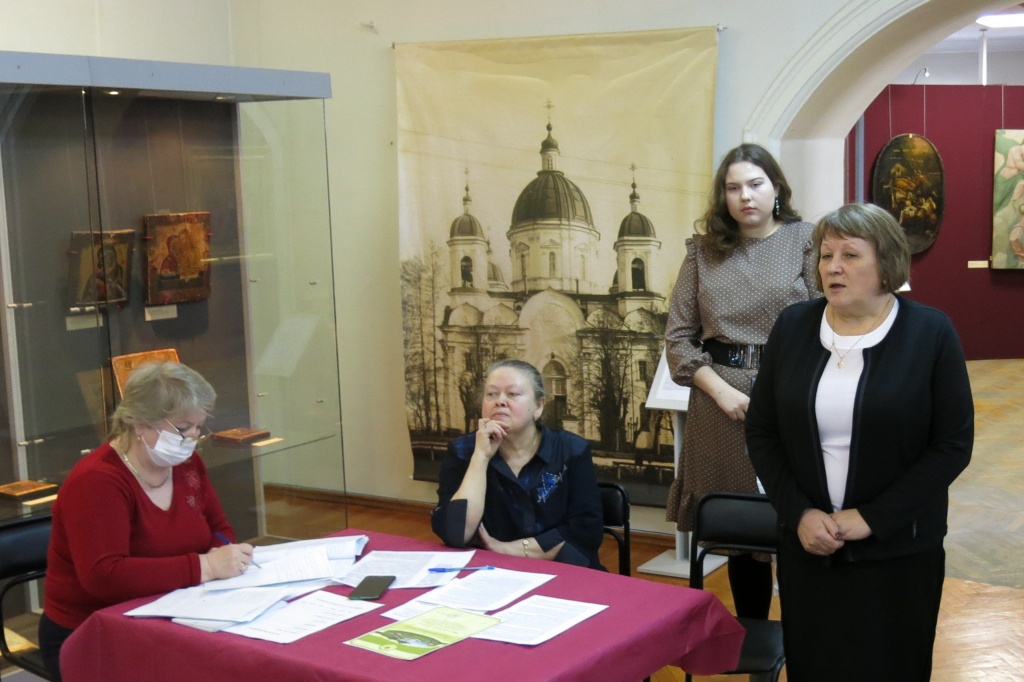 Победитель конкурса Каменный пояс Стахеева Полина школа 85 и ее учитель истории Л.Б. Журавлева