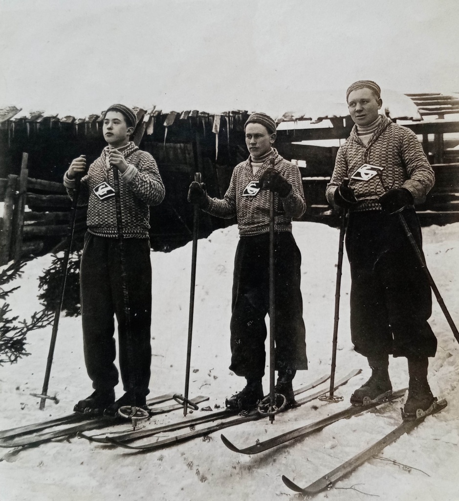 Команда лыжников. 1920-30-е гг. ТМ-7369-481. ФТМ-9578-57.jpg