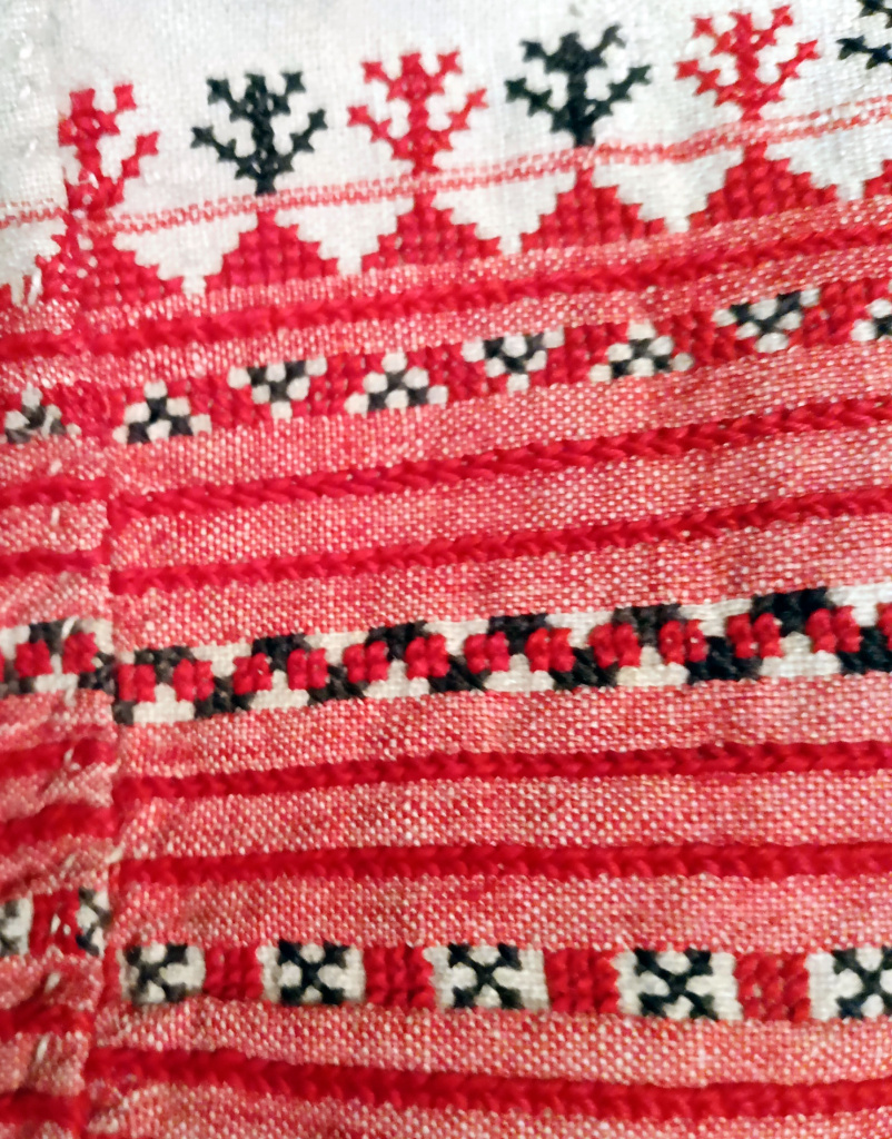 Фото-8.-Фрагмент-вышивки-крестом,-швом-козлик.jpg Фото-8.-Фрагмент-вышивки-крестом,-швом-козлик.jpg