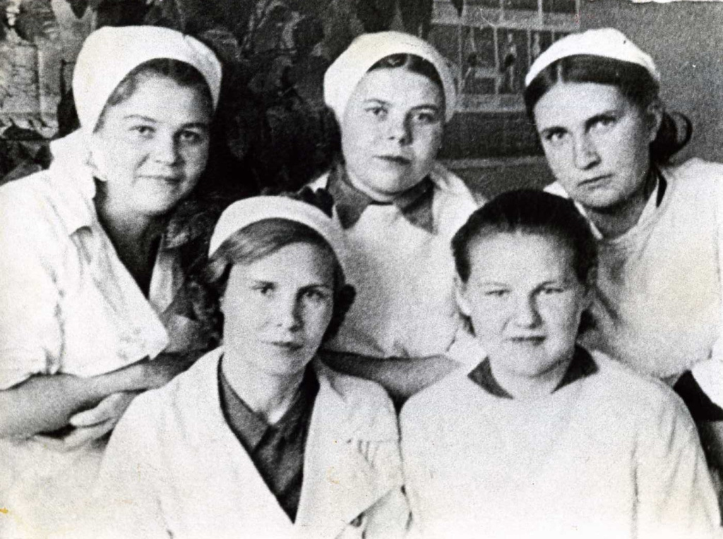 22 ФНВ-2832-37. Работницы кабинета лечебной физкультуры госпиталя 1150..jpg 22 ФНВ-2832-37. Работницы кабинета лечебной физкультуры госпиталя 1150..jpg