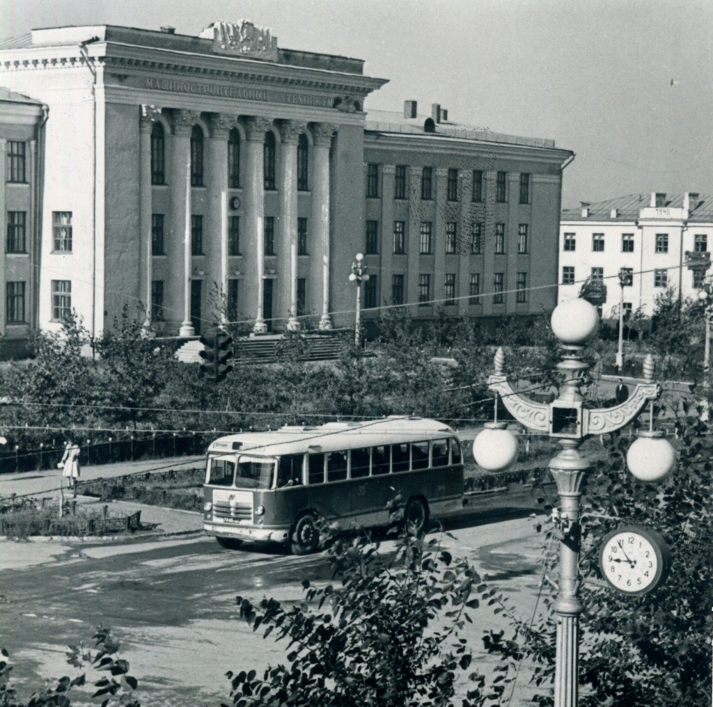 Рис.-3.-Тм-6767,-ФТМ-1331-а.-Машиностроительный-техникум.-1962-г.-Фото-Хренова-Ю.jpg