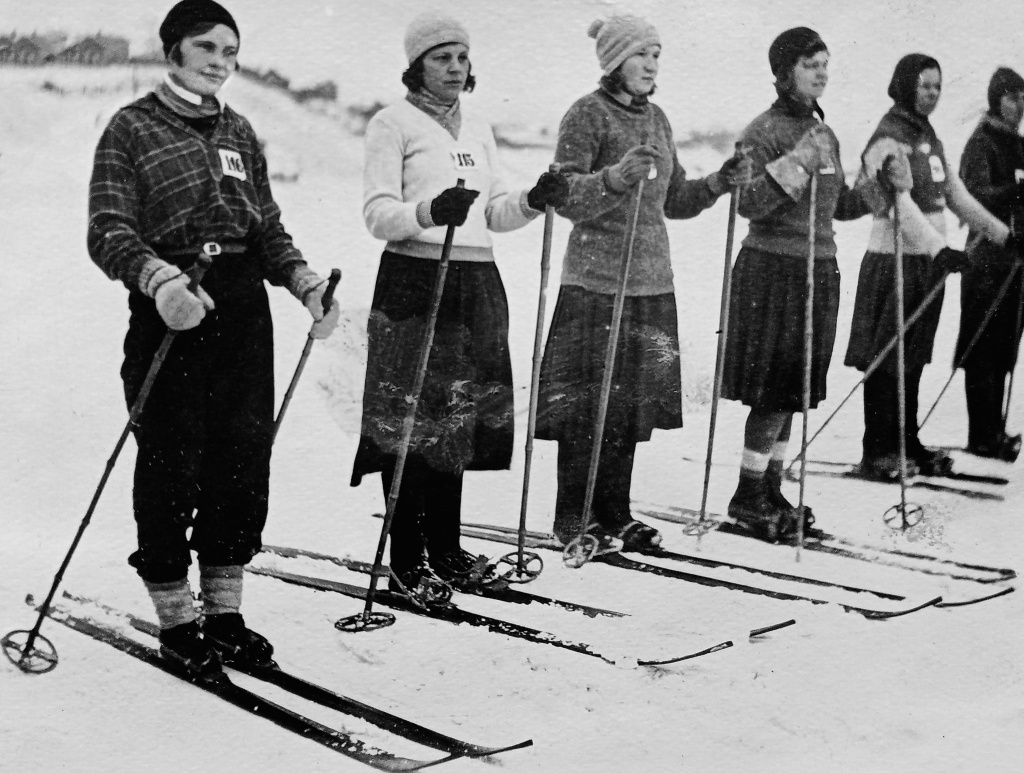 01 На старте лыжных гонок 1934 г. ТМ-7369-154. ФТМ-9573-154.jpg