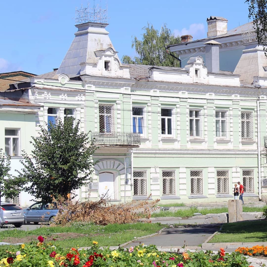 10. Дом братьев Ляпцевых на улице Кардла Маркса 1899- ныне ДК школьников.jpg