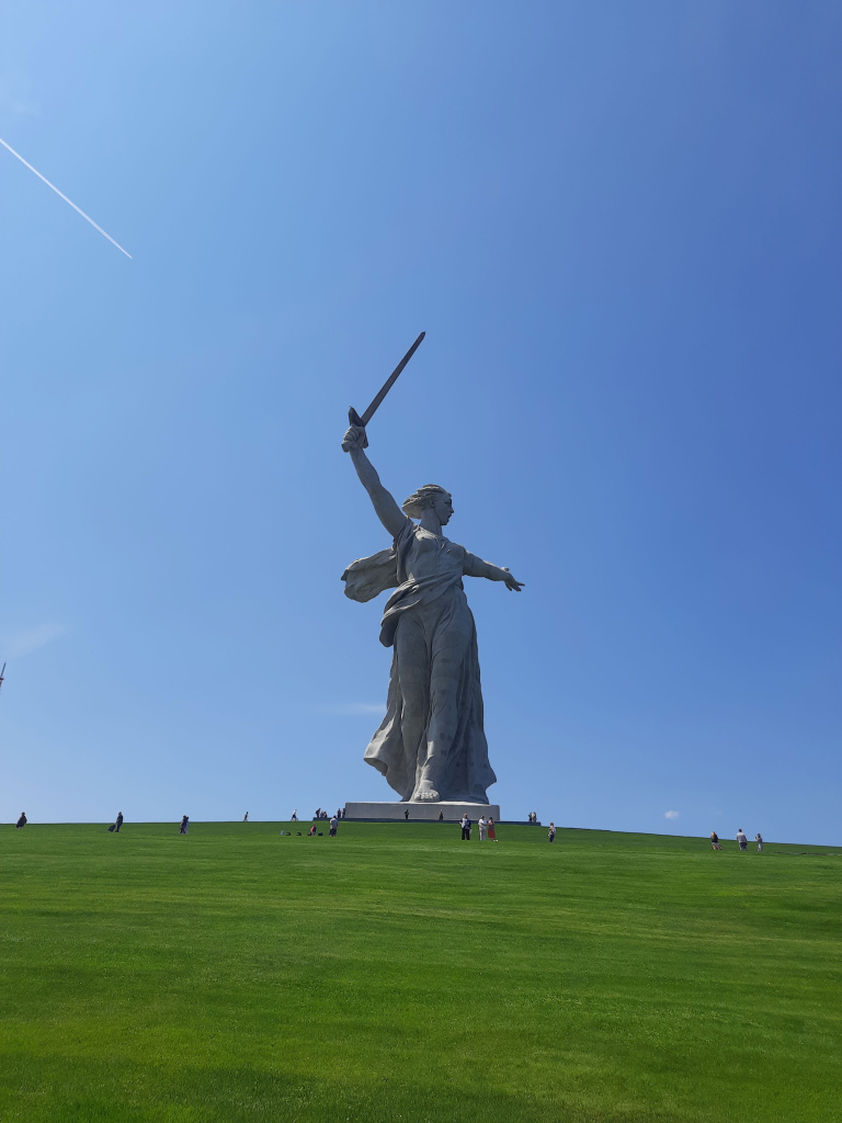 2.-Историко-мемориальный-комплекс-Героям-Сталинградской-битвы.-Скульптура-Родина-мать-зовет.-2023-г.-Фото-автора.jpg 2.-Историко-мемориальный-комплекс-Героям-Сталинградской-битвы.-Скульптура-Родина-мать-зовет.-2023-г.-Фото-автора.jpg