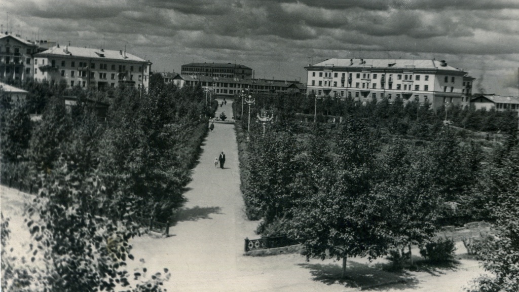 10. Пионерский сквер в г. Н. Тагил. 1950-е годы.jpg