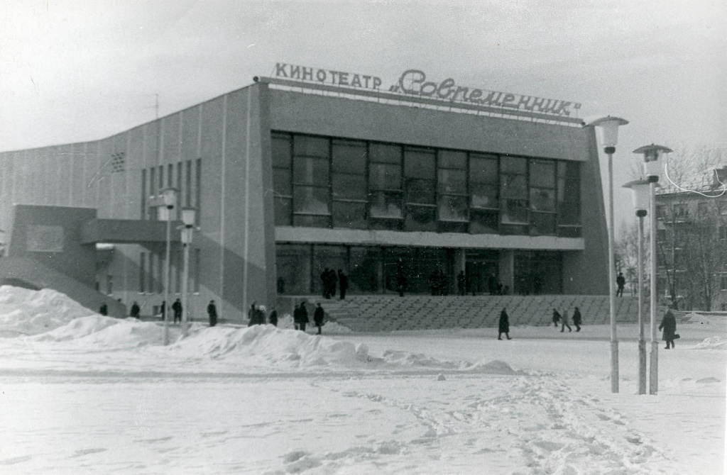 НВ-23963-001. кинотеатр Современник широкоэкранный на 1200 мест 19.02.1972 г. Фото Б. Шилов.jpg